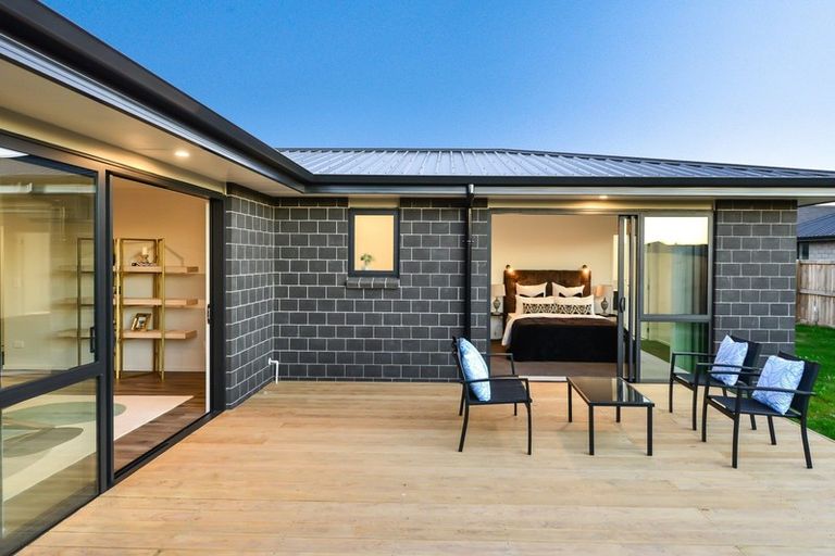 Photo of property in 11 Kimbolton Street, Rototuna North, Hamilton, 3210