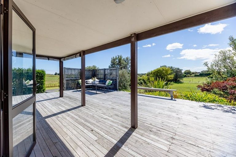 Photo of property in 159 Pukenamu Road, Te Horo, Otaki, 5581