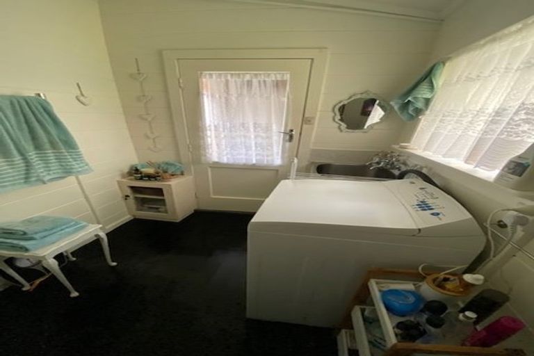 Photo of property in 21 Bayview Road, Paremata, Porirua, 5024