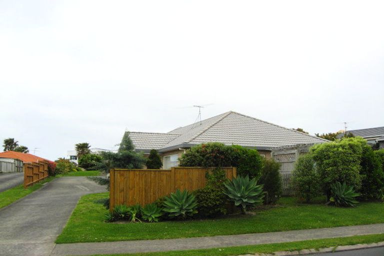 Photo of property in 17 Alec Craig Way, Gulf Harbour, Whangaparaoa, 0930