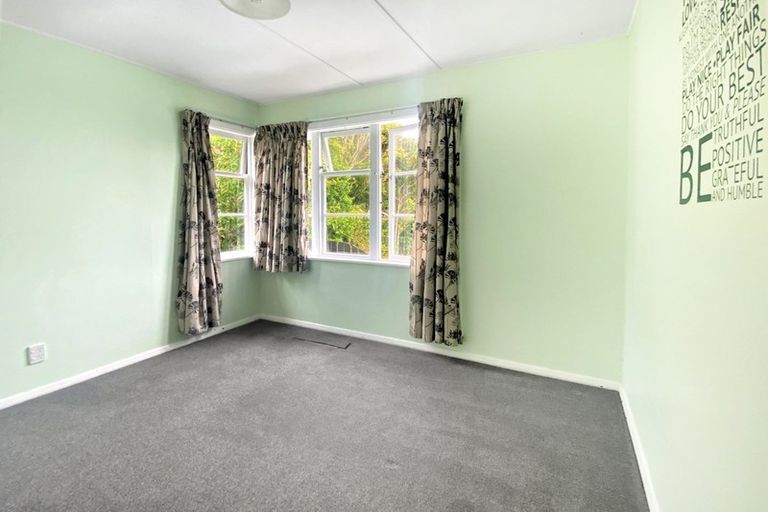 Photo of property in 3 Montgomery Avenue, Karori, Wellington, 6012