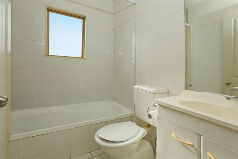 Photo of property in 11 Lockington Avenue, Henderson, Auckland, 0612