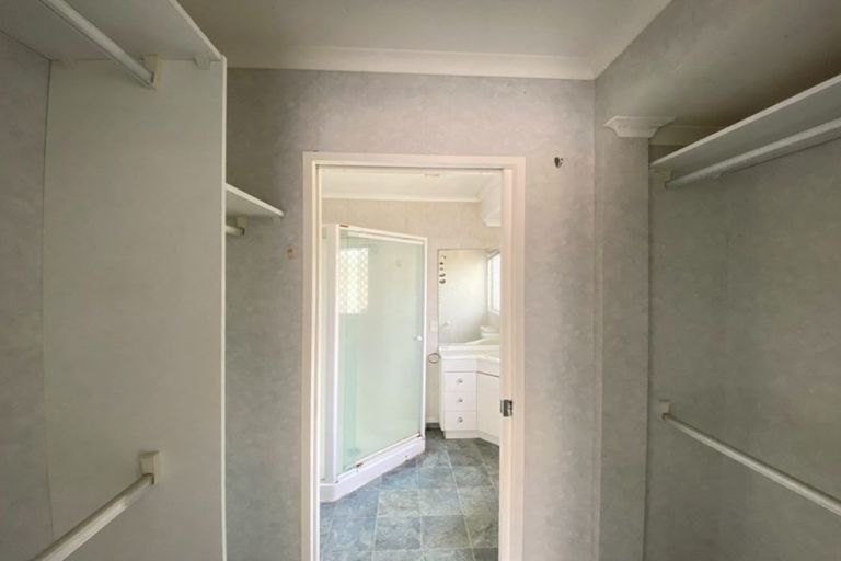 Photo of property in 8 Van Dyke Place, West Harbour, Auckland, 0618