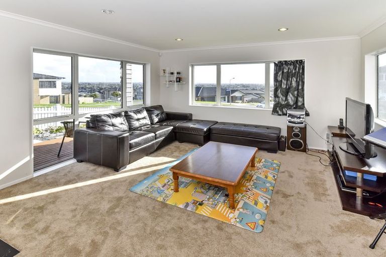 Photo of property in 13 Kereru Rise, Papakura, 2110