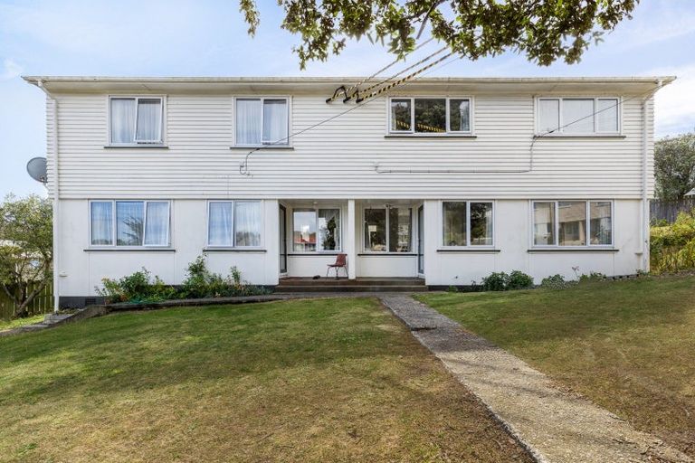 Photo of property in 1a-b Devon Place, Cannons Creek, Porirua, 5024