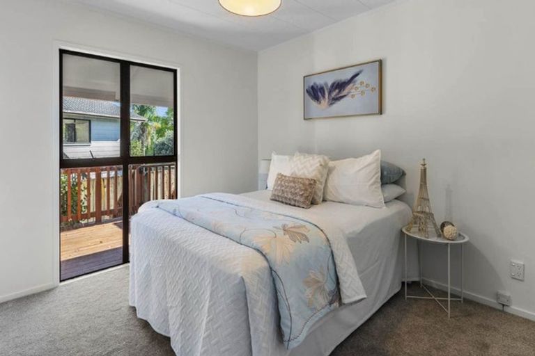 Photo of property in 72 Lynn Road, Bayview, Auckland, 0629