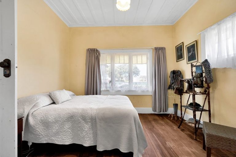 Photo of property in 43 Victoria Street, Hawera, 4610