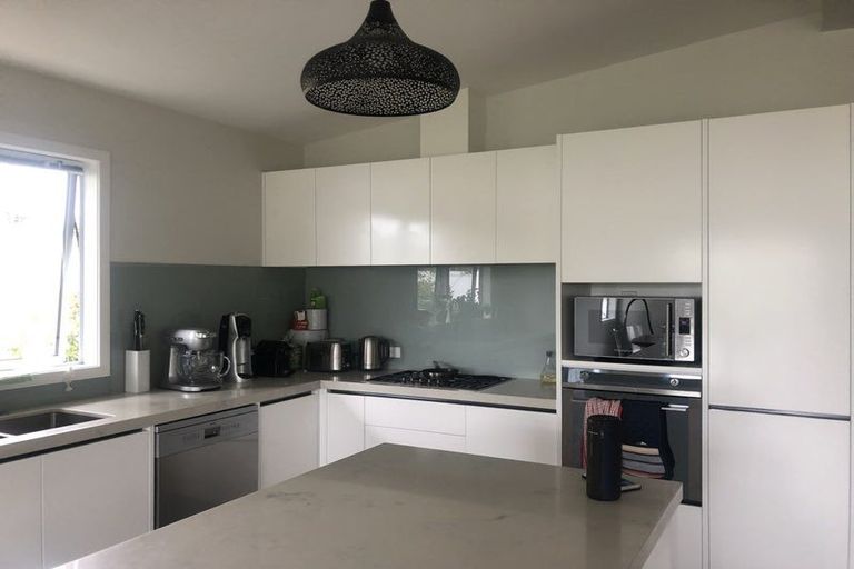 Photo of property in 15 Beacon Avenue, Campbells Bay, Auckland, 0630