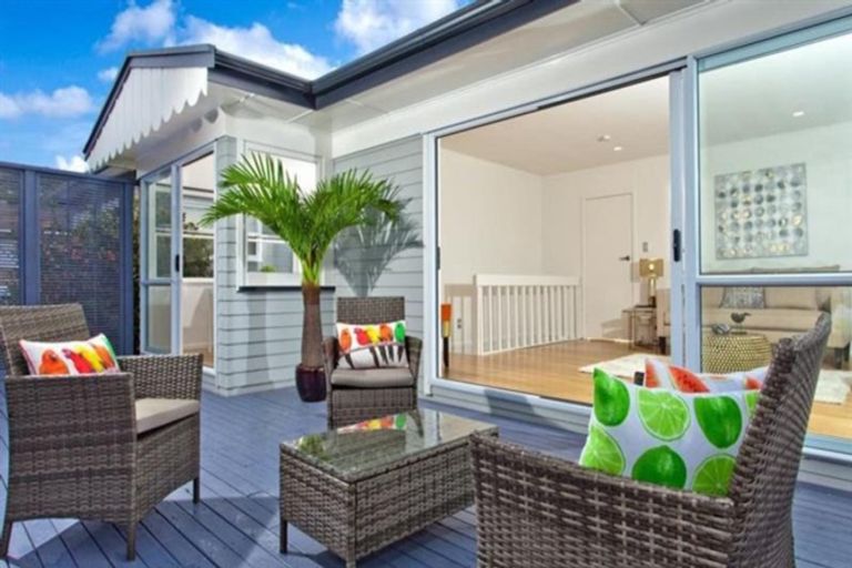 Photo of property in 1/93 Target Road, Totara Vale, Auckland, 0629