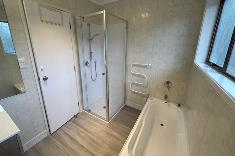 Photo of property in 1/166 Fisher Parade, Farm Cove, Auckland, 2012