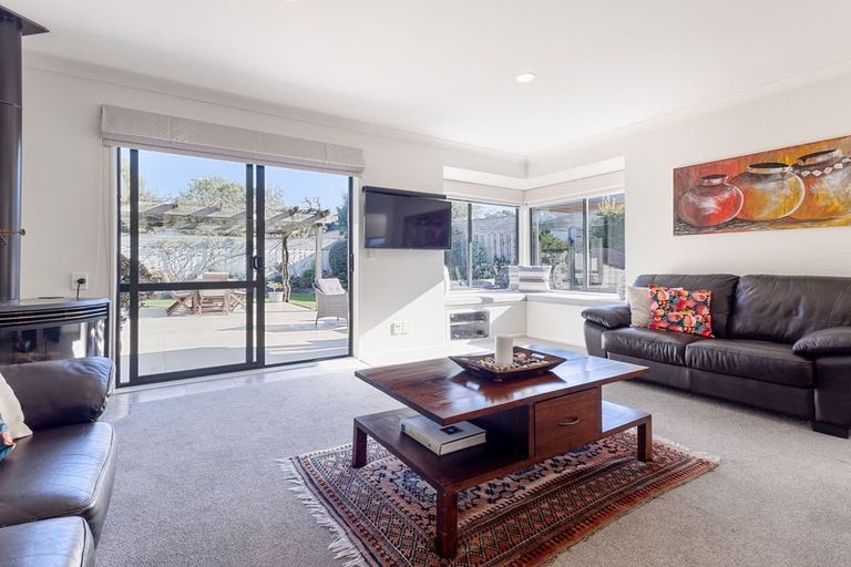 Photo of property in 42 Campion Road, Waikanae Beach, Waikanae, 5036