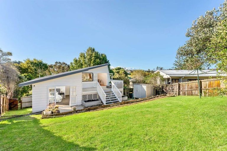 Photo of property in 3 Walnut Lane, Browns Bay, Auckland, 0630