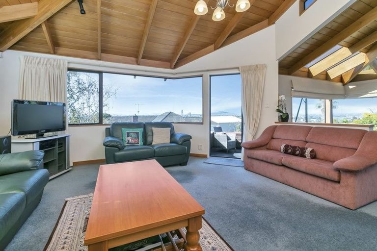 Photo of property in 1/70 Ocean View Road, Northcote, Auckland, 0627