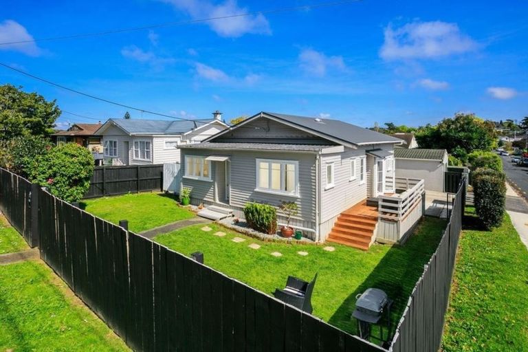 Photo of property in 2/65 Shakespeare Road, Milford, Auckland, 0620