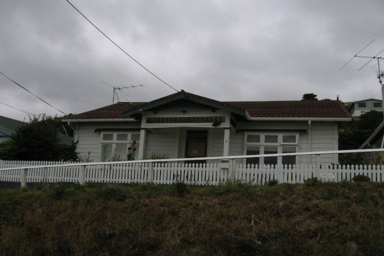 Photo of property in 6 Moffitt Street, Vogeltown, Wellington, 6021