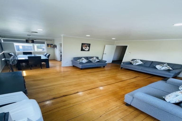 Photo of property in 184 Hutchinson Avenue, New Lynn, Auckland, 0600
