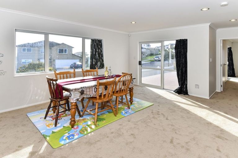 Photo of property in 13 Kereru Rise, Papakura, 2110