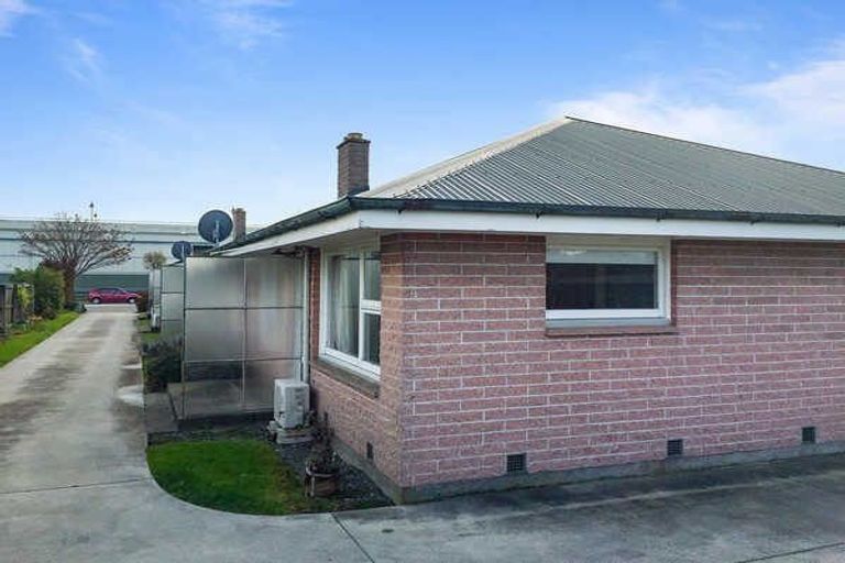 Photo of property in 2/11 Maxwell Street, Riccarton, Christchurch, 8041