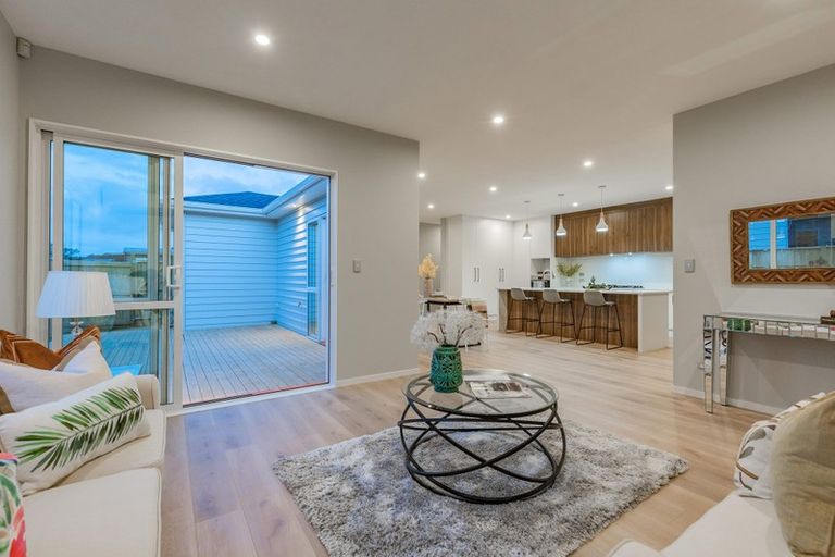 Photo of property in 17 Konoba Avenue, Kumeu, 0810