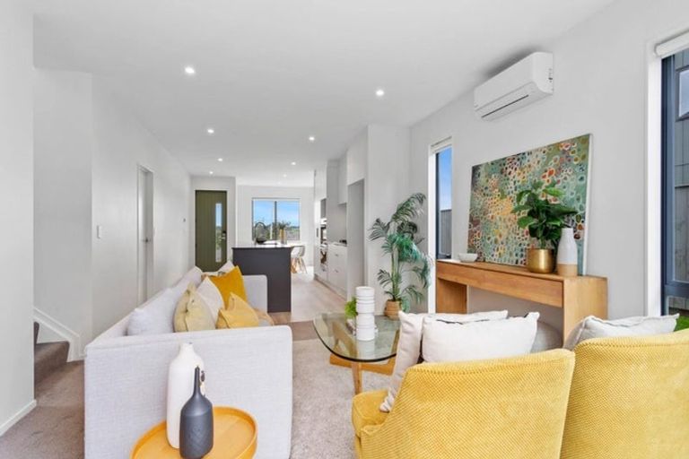 Photo of property in 15 Aquamarine Road, Rosehill, Papakura, 2113