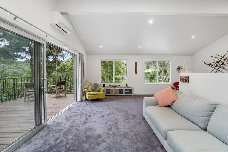 Photo of property in 58 Laingholm Drive, Laingholm, Auckland, 0604