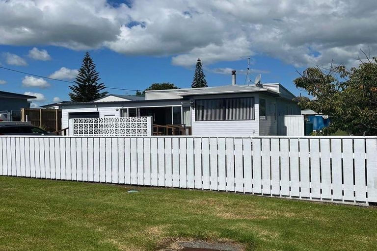 Photo of property in 3 Huia Street, Foxton Beach, Foxton, 4815