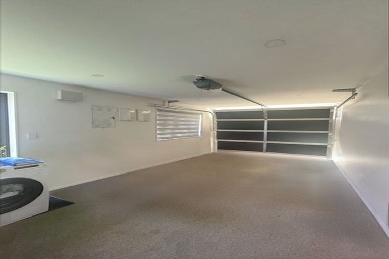 Photo of property in 27a Seaward Place, Wattle Downs, Auckland, 2103