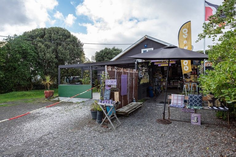 Photo of property in 84 Moana Street, Otaki Beach, Otaki, 5512