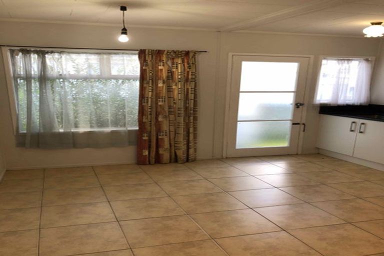 Photo of property in 47 Staverton Crescent, Mangere, Auckland, 2022