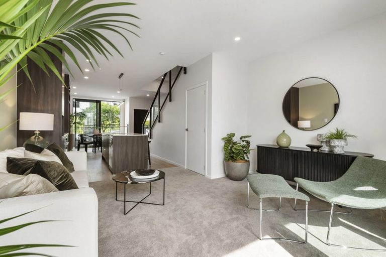 Photo of property in 2/19 Windlass Street, Long Bay, Auckland, 0630