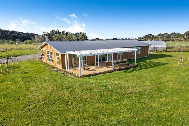 Photo of property in 440 Haringa Road, Carrington, Carterton, 5791