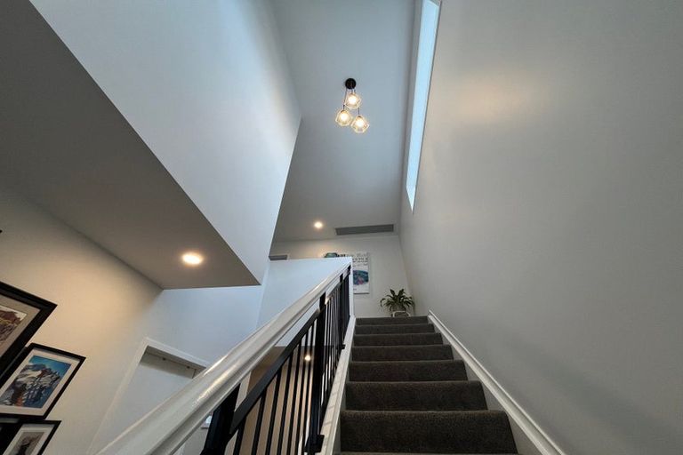 Photo of property in 8 Ruhanui Lane, Pakuranga Heights, Auckland, 2010