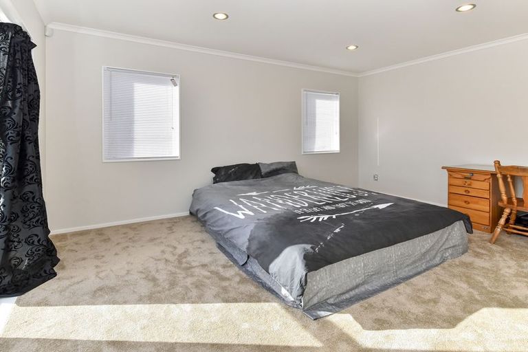 Photo of property in 13 Kereru Rise, Papakura, 2110