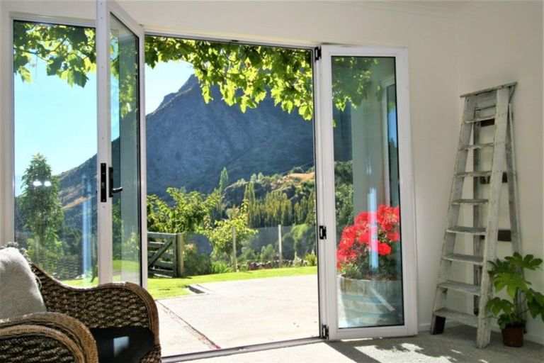 Photo of property in 11 Mcchesney Road, Arthurs Point, Queenstown, 9371