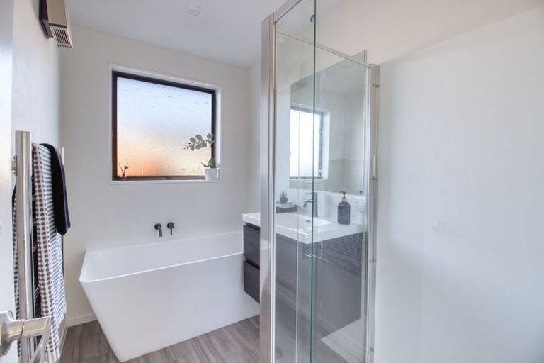 Photo of property in 2/10 Montclare Avenue, Ilam, Christchurch, 8041