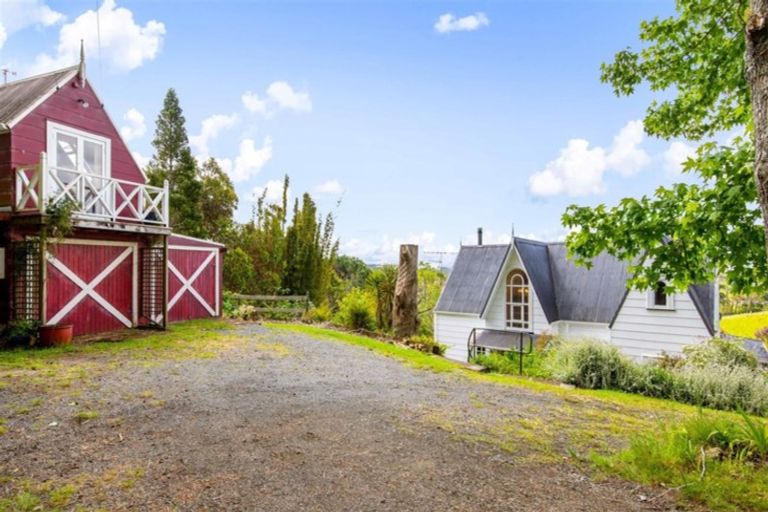 Photo of property in 209 Forest Road, Waiatarua, Auckland, 0612