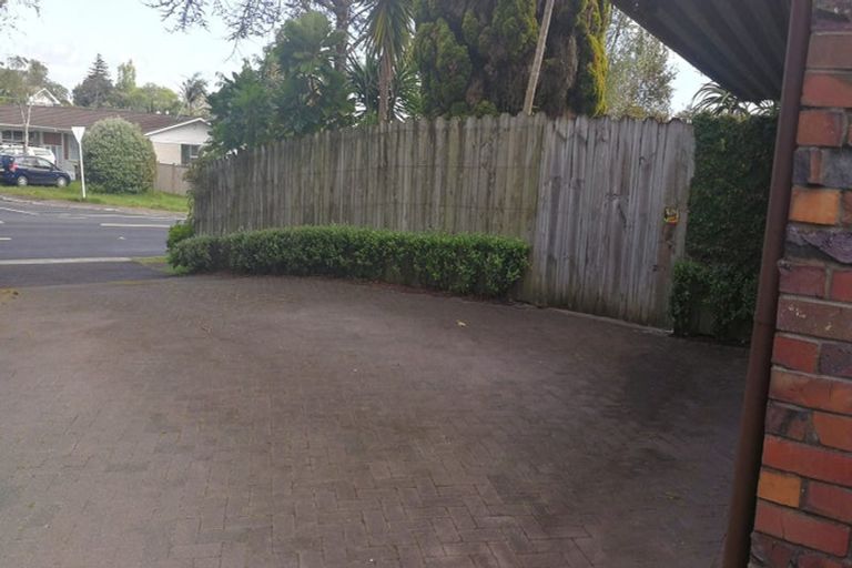 Photo of property in 13 Glenmore Road, Sunnyhills, Auckland, 2010
