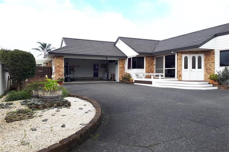 Photo of property in 22 Harbour Lights Close, West Harbour, Auckland, 0618