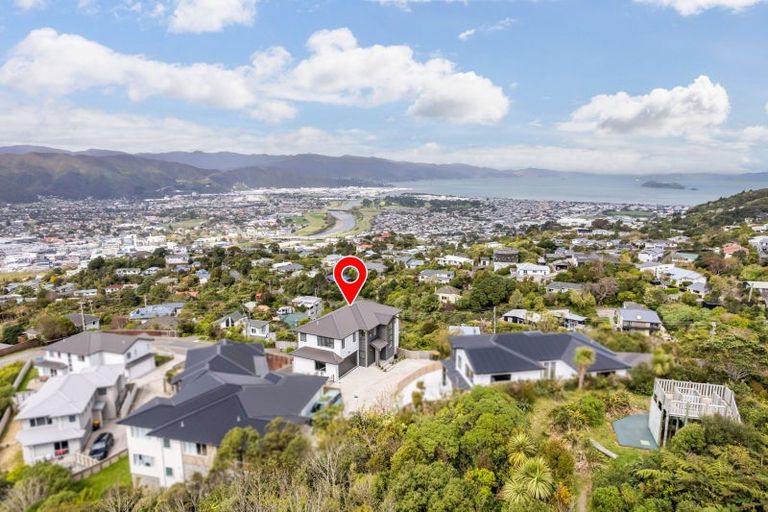 Photo of property in 8 Poto Road, Normandale, Lower Hutt, 5010