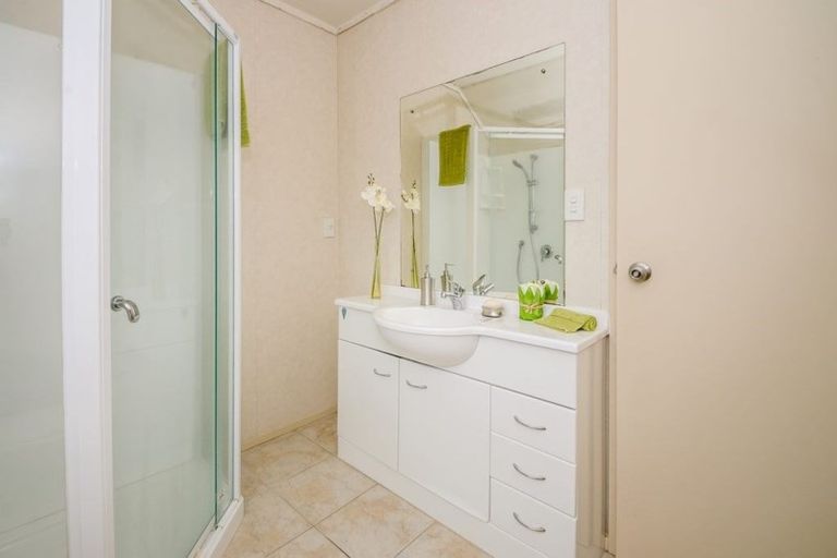 Photo of property in 3 Birchlea Rise, Goodwood Heights, Auckland, 2105