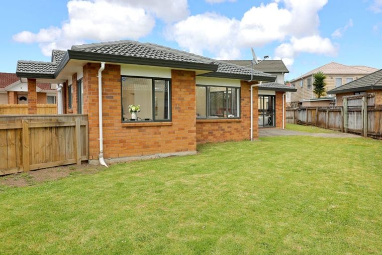 Photo of property in 23 Greenberry Drive, Ranui, Auckland, 0612