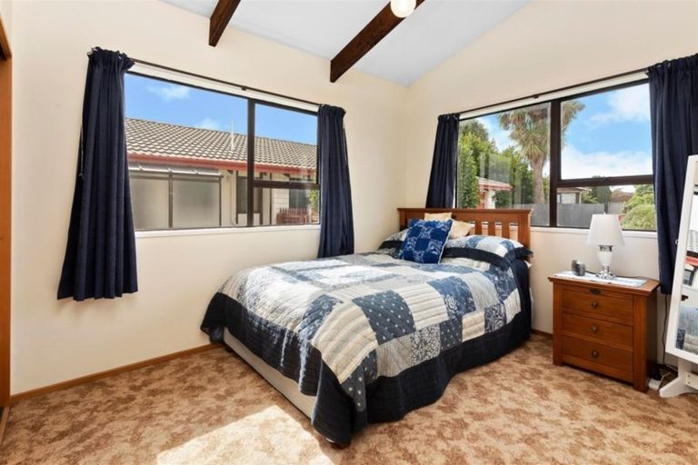 Photo of property in 2/92c Englefield Road, Northwood, Christchurch, 8051