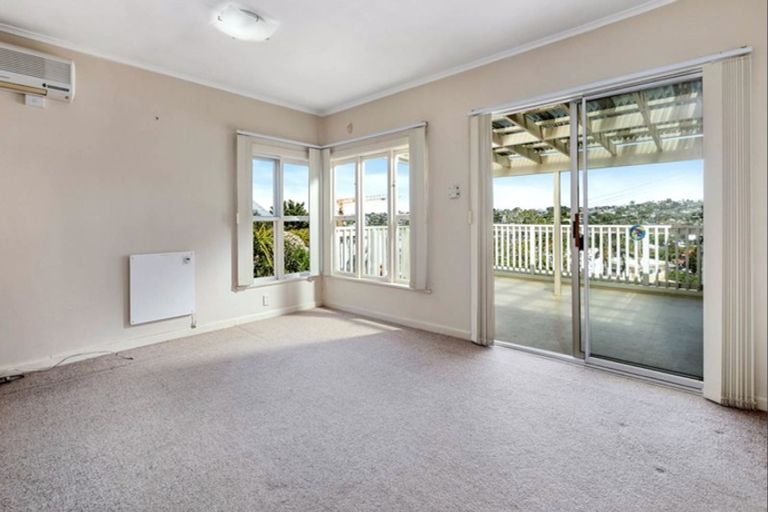 Photo of property in 35 Bayview Road, Browns Bay, Auckland, 0630