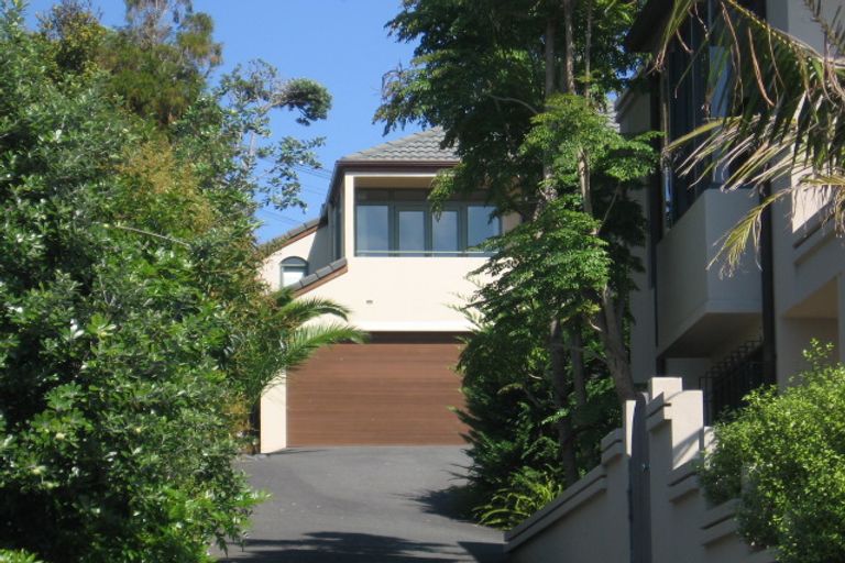 Photo of property in 2/22 Bournemouth Terrace, Murrays Bay, Auckland, 0630