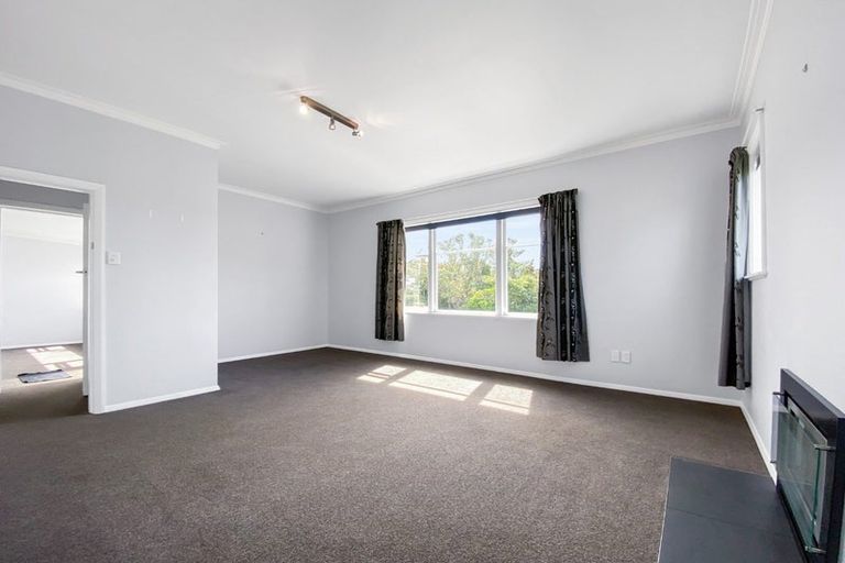 Photo of property in 5 Tarawera Road, Johnsonville, Wellington, 6037