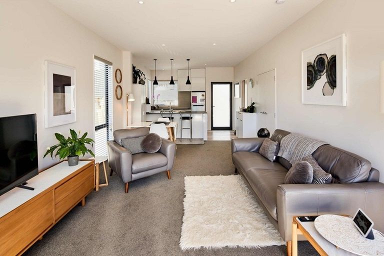 Photo of property in 15/6 Oswald Crescent, Paparangi, Wellington, 6037