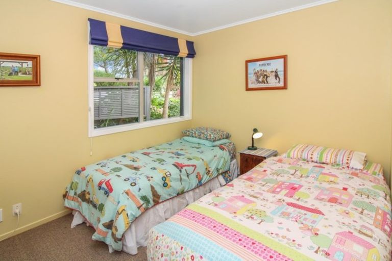 Photo of property in 5b Bromley Place, Westown, New Plymouth, 4310