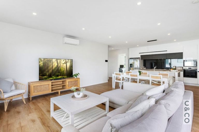 Photo of property in 5 Byron Drury Way, Riverhead, 0820