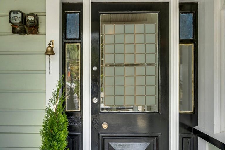 Photo of property in 2 Cameron Road, Bluff Hill, Napier, 4110