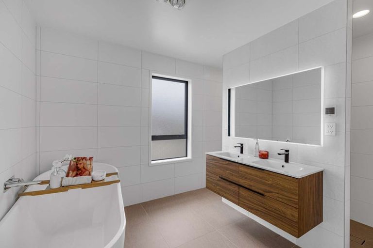 Photo of property in 62 Donegal Park Drive, Flat Bush, Auckland, 2019